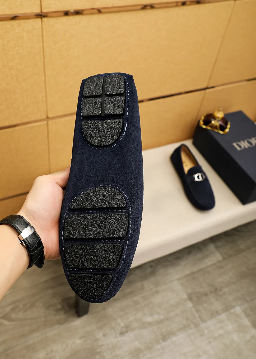Men's shoes 💰420 💐 Product trademark: Dior "Dior" Doudou shoes Regular size: 38-44 (45🉑️customized) Product materials: Selected Italian imported first-layer frosted cowhide upper + luxury hardware buckle, imported water-dyed sheep 🐑 leather lining. Strong three-dimensional visual effect, original outsole color: 3⃣️colors🉑️select